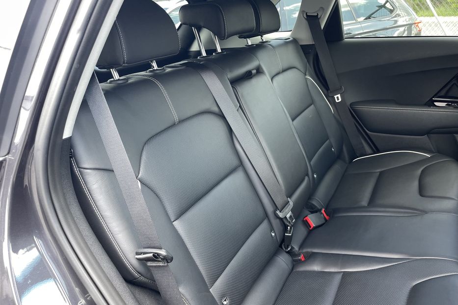Продам Kia Niro 64 kw 2019 года в Львове