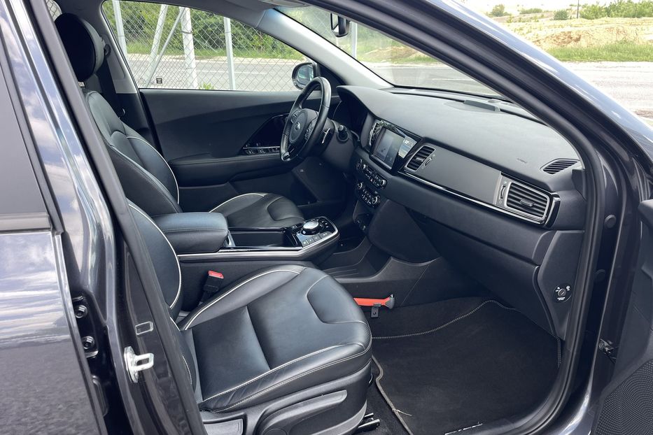 Продам Kia Niro 64 kw 2019 года в Львове
