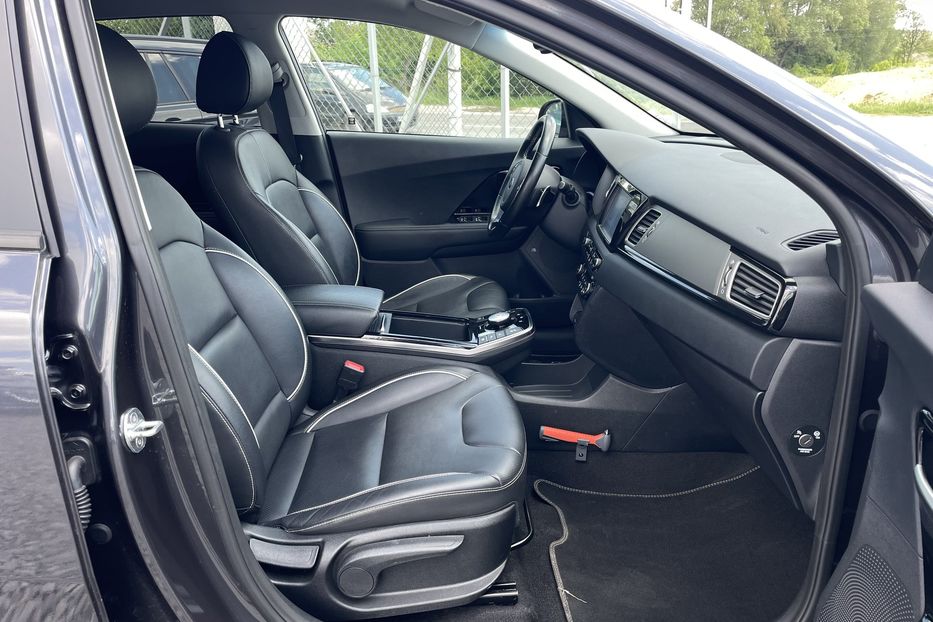 Продам Kia Niro 64 kw 2019 года в Львове