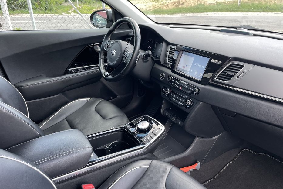 Продам Kia Niro 64 kw 2019 года в Львове