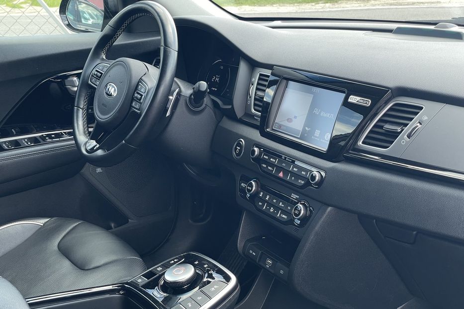 Продам Kia Niro 64 kw 2019 года в Львове