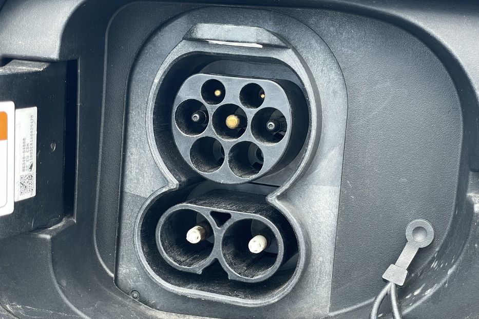Продам Kia Niro 64 kw 2019 года в Львове