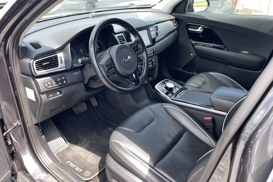 Продам Kia Niro 64 kw 2019 года в Львове