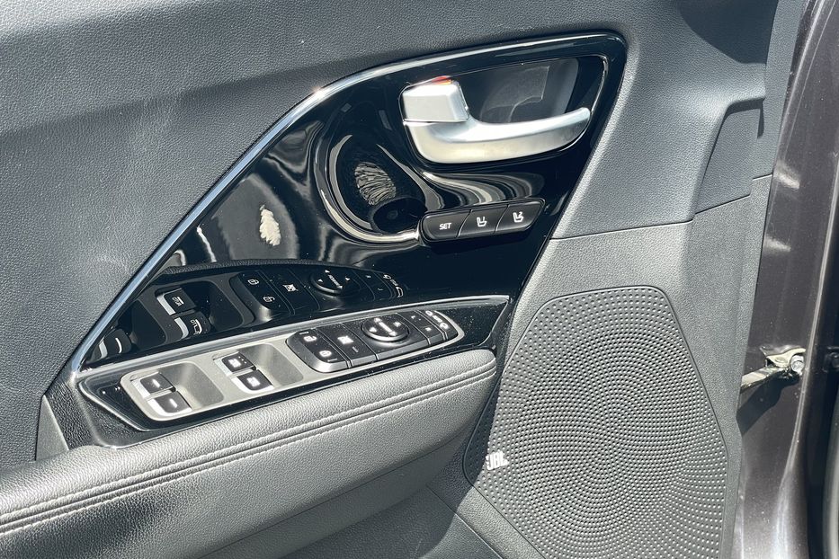 Продам Kia Niro 64 kw 2019 года в Львове