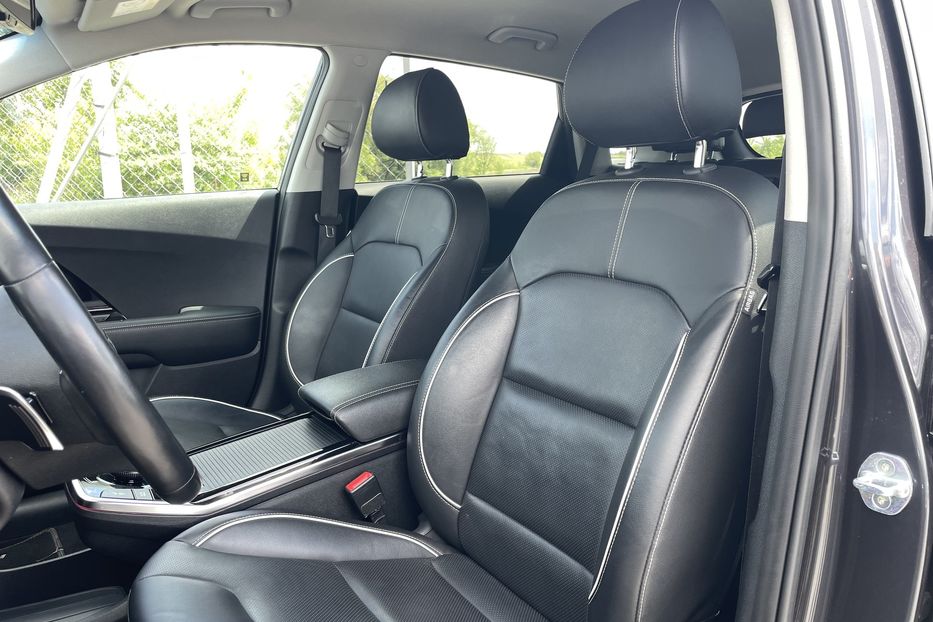 Продам Kia Niro 64 kw 2019 года в Львове