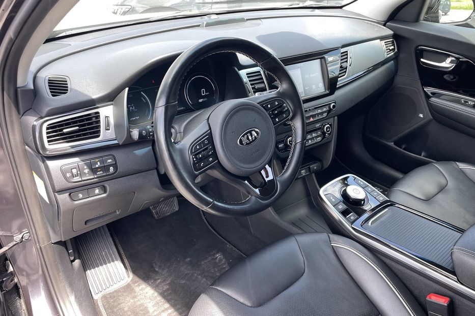 Продам Kia Niro 64 kw 2019 года в Львове