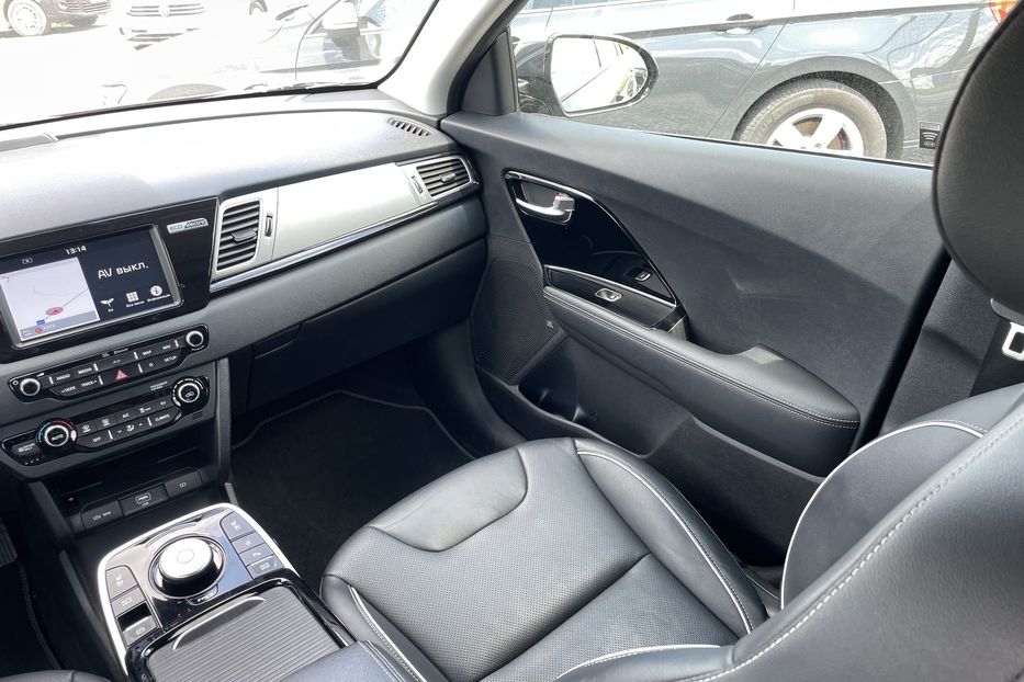 Продам Kia Niro 64 kw 2019 года в Львове