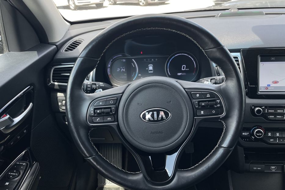 Продам Kia Niro 64 kw 2019 года в Львове
