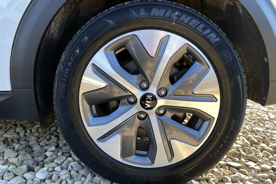 Продам Kia Niro 64kWh Макс.+Колеса РЕЗЕРВ 2020 года в Львове