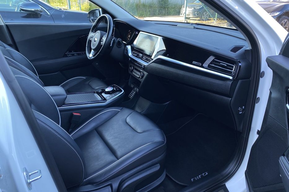 Продам Kia Niro 64kWh Макс.+Колеса РЕЗЕРВ 2020 года в Львове