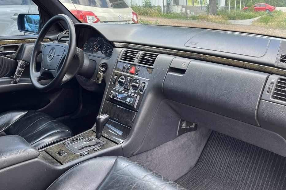 Продам Mercedes-Benz E-Class 320 1997 года в Николаеве