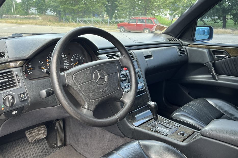 Продам Mercedes-Benz E-Class 320 1997 года в Николаеве