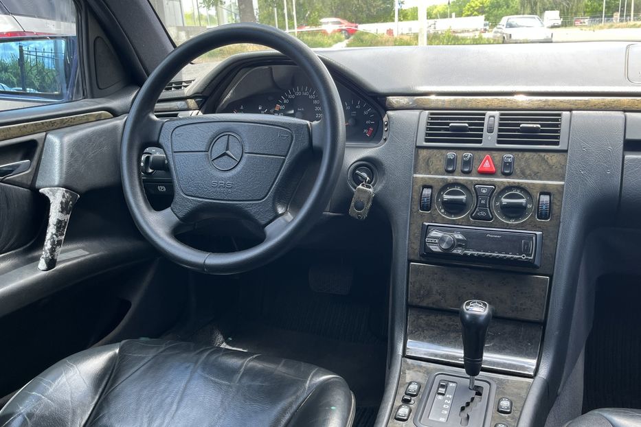 Продам Mercedes-Benz E-Class 320 1997 года в Николаеве