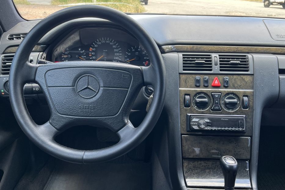 Продам Mercedes-Benz E-Class 320 1997 года в Николаеве