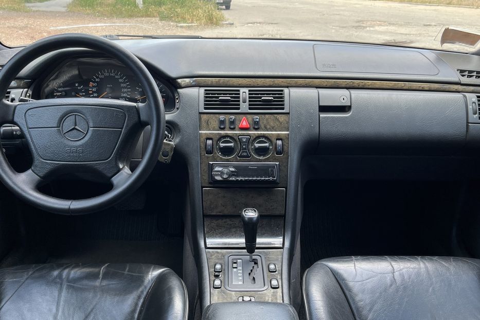 Продам Mercedes-Benz E-Class 320 1997 года в Николаеве
