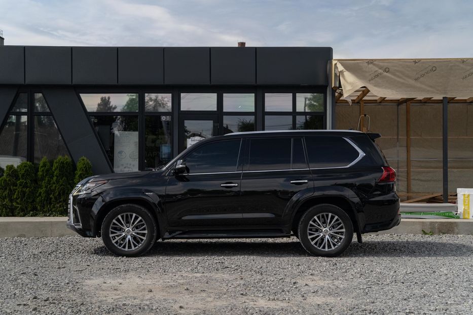 Продам Lexus LX 450 d 2017 года в Черновцах