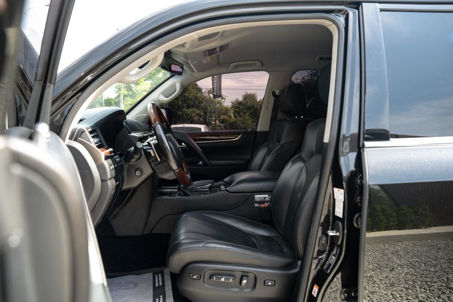 Продам Lexus LX 450 d 2017 года в Черновцах