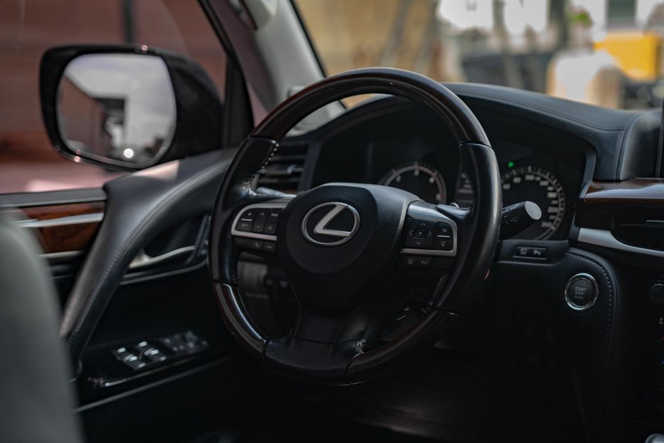 Продам Lexus LX 450 d 2017 года в Черновцах