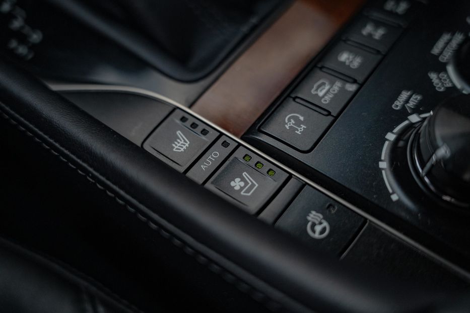 Продам Lexus LX 450 d 2017 года в Черновцах