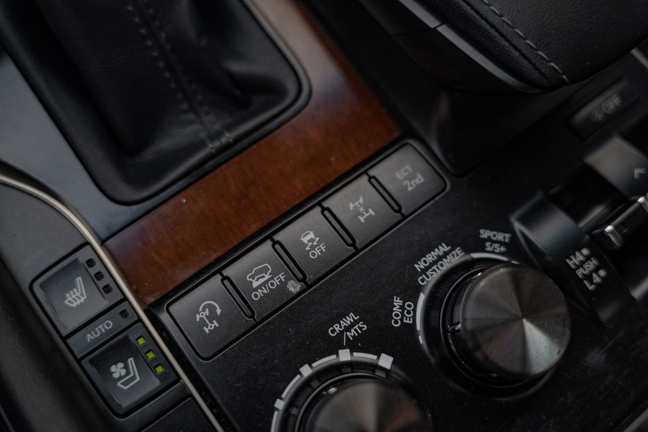 Продам Lexus LX 450 d 2017 года в Черновцах