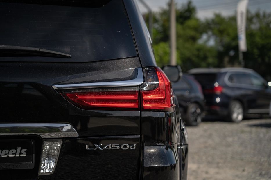 Продам Lexus LX 450 d 2017 года в Черновцах