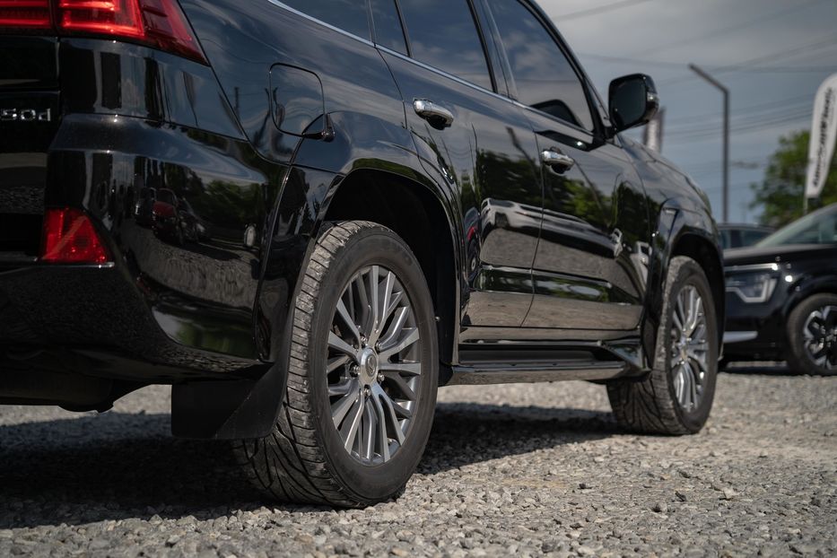 Продам Lexus LX 450 d 2017 года в Черновцах