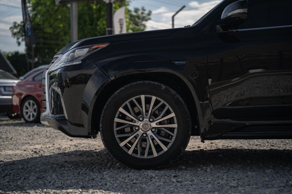 Продам Lexus LX 450 d 2017 года в Черновцах