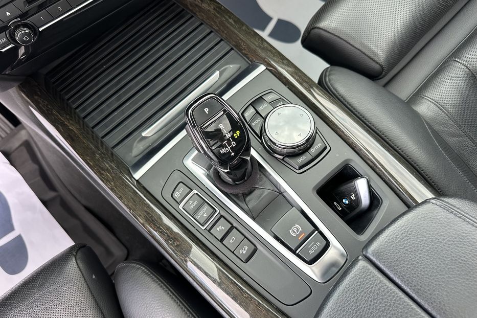 Продам BMW X5 Xdrive 35i M paket 2015 года в Киеве