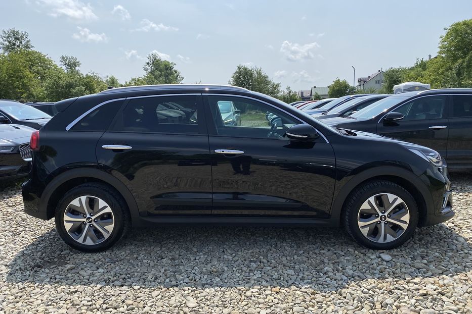 Продам Kia Niro 64 kWh Макс. комплектація 2020 года в Львове