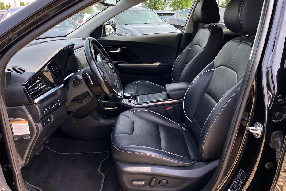 Продам Kia Niro 64 kWh Макс. комплектація 2020 года в Львове