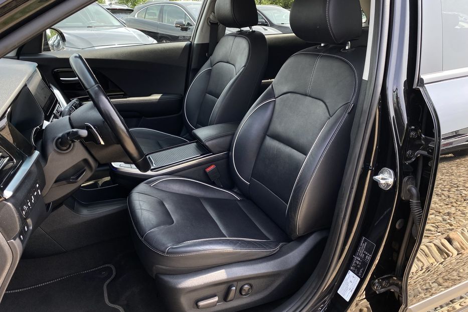 Продам Kia Niro 64 kWh Макс. комплектація 2020 года в Львове