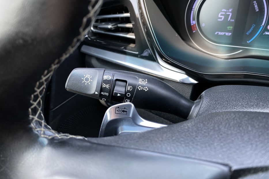 Продам Kia Niro 64 kWh Макс. комплектація 2020 года в Львове