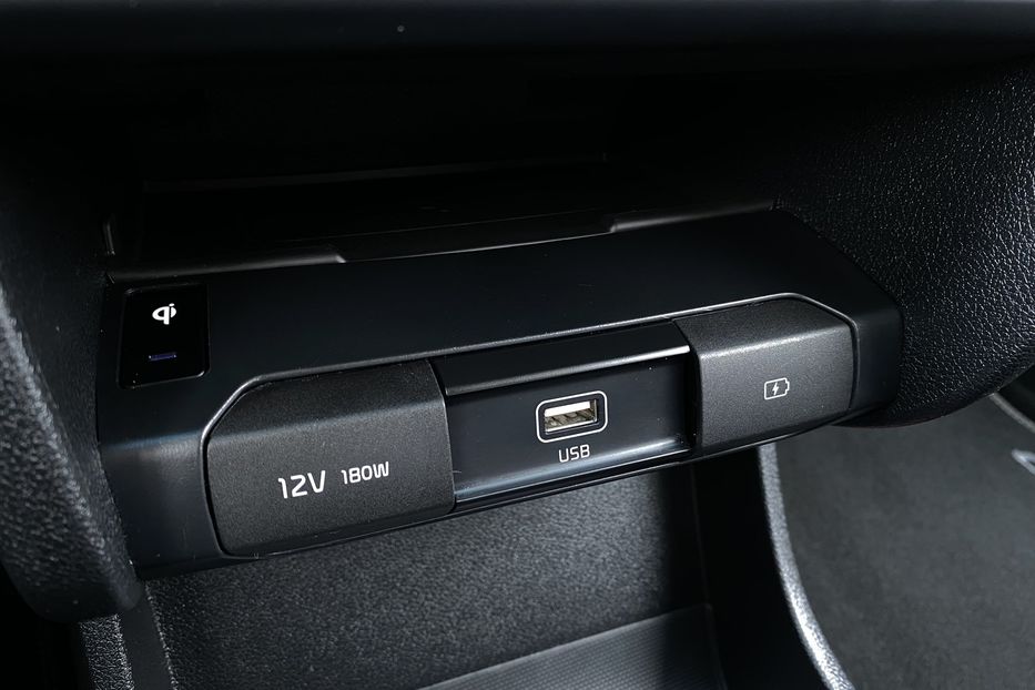 Продам Kia Niro 64 kWh Макс. комплектація 2020 года в Львове