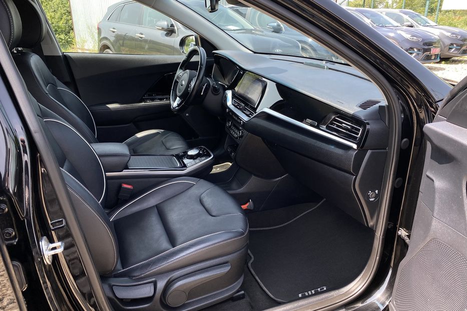 Продам Kia Niro 64 kWh Макс. комплектація 2020 года в Львове