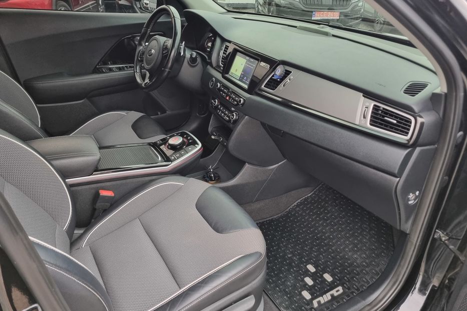 Продам Kia Niro 64кВт 2020 года в Львове
