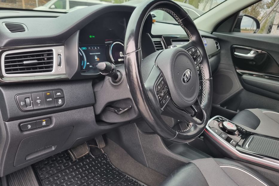 Продам Kia Niro 64кВт 2020 года в Львове