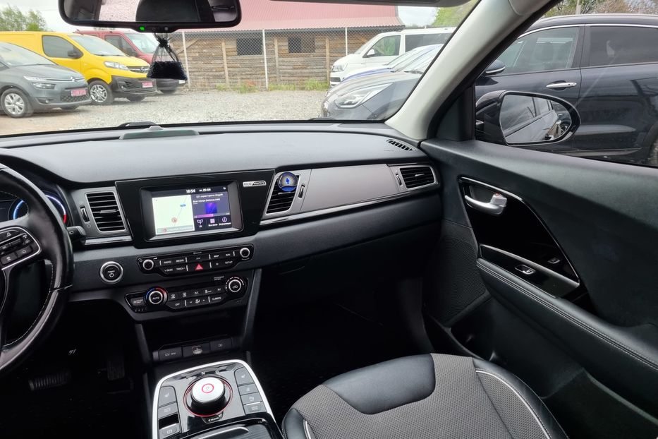 Продам Kia Niro 64кВт 2020 года в Львове