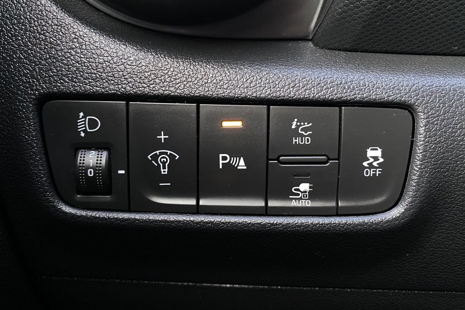 Продам Hyundai Kona 64кВтК-тКолісПідгрівсиднькерма 2021 года в Львове