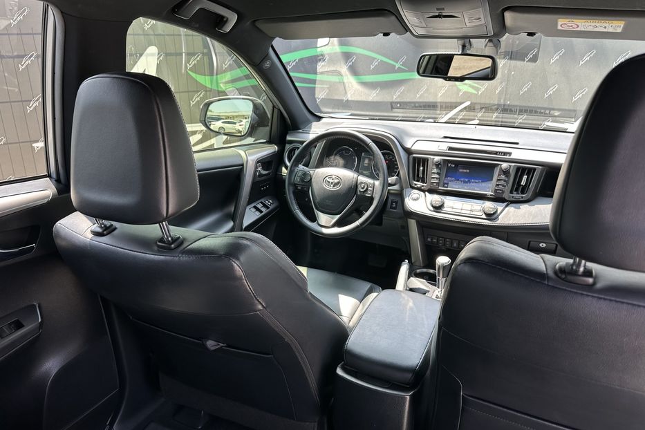 Продам Toyota Rav 4 4х4 Premium 2017 года в Киеве