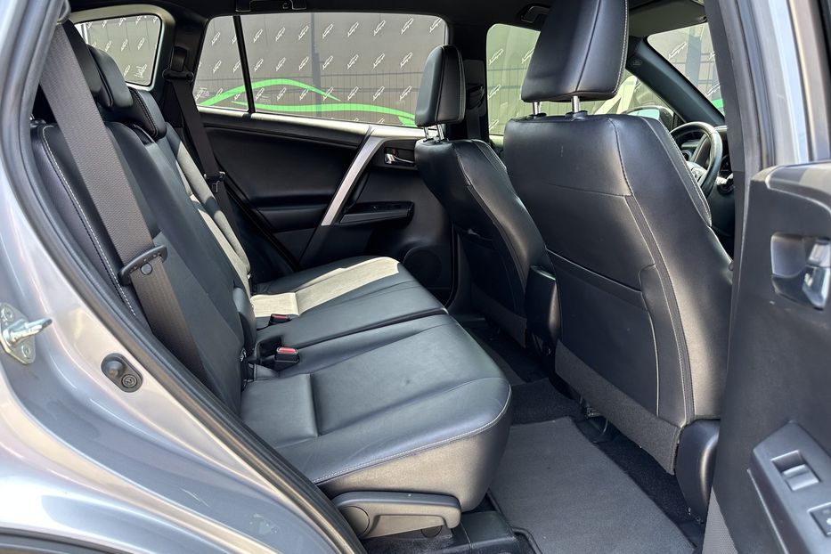 Продам Toyota Rav 4 4х4 Premium 2017 года в Киеве