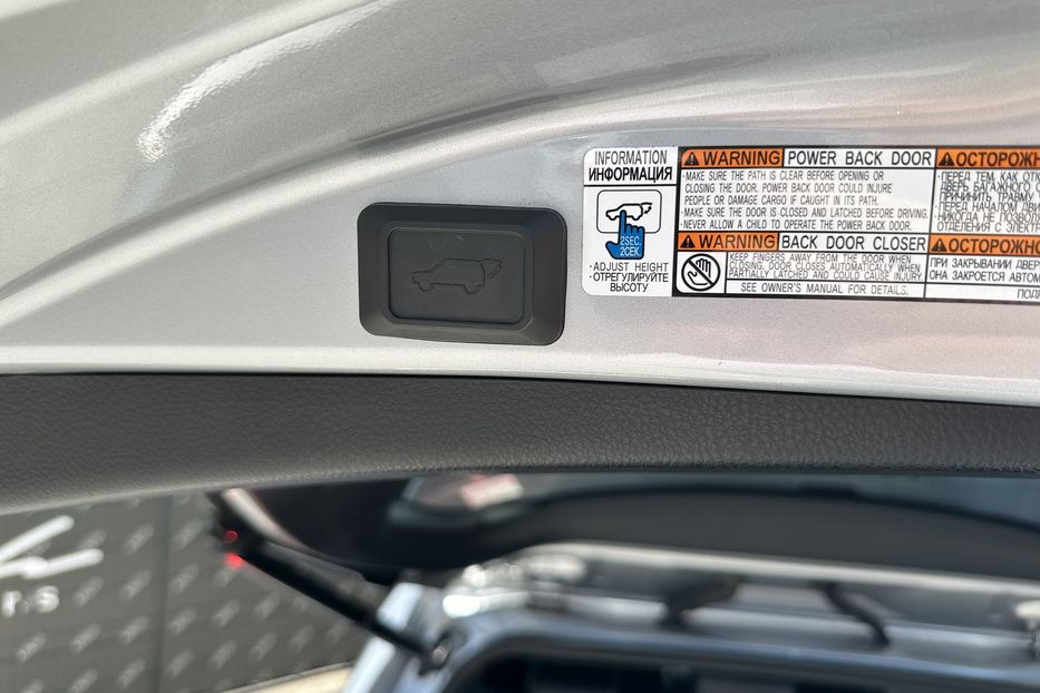 Продам Toyota Rav 4 4х4 Premium 2017 года в Киеве