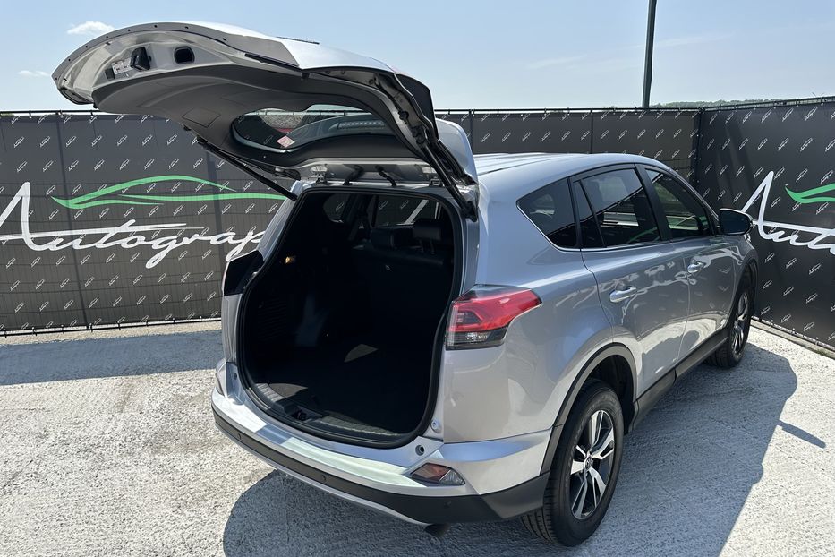 Продам Toyota Rav 4 4х4 Premium 2017 года в Киеве