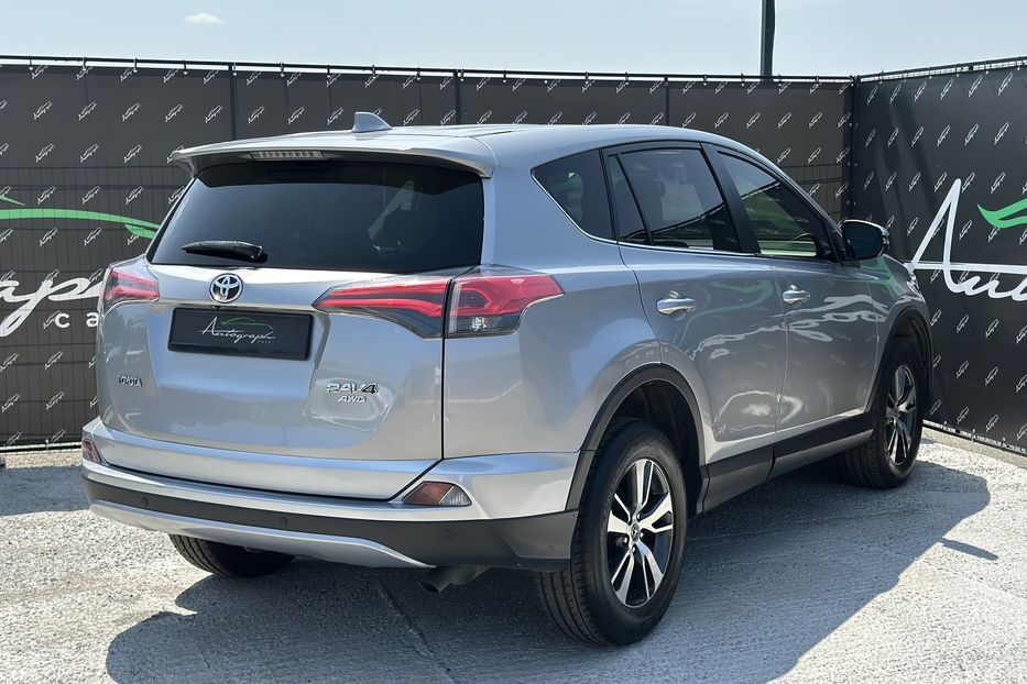 Продам Toyota Rav 4 4х4 Premium 2017 года в Киеве