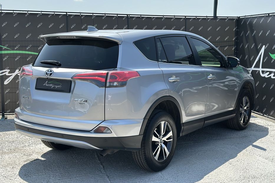 Продам Toyota Rav 4 4х4 Premium 2017 года в Киеве