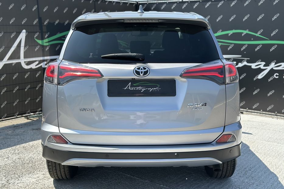 Продам Toyota Rav 4 4х4 Premium 2017 года в Киеве