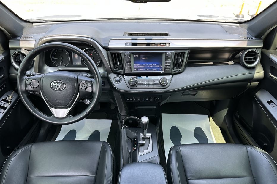 Продам Toyota Rav 4 4х4 Premium 2017 года в Киеве