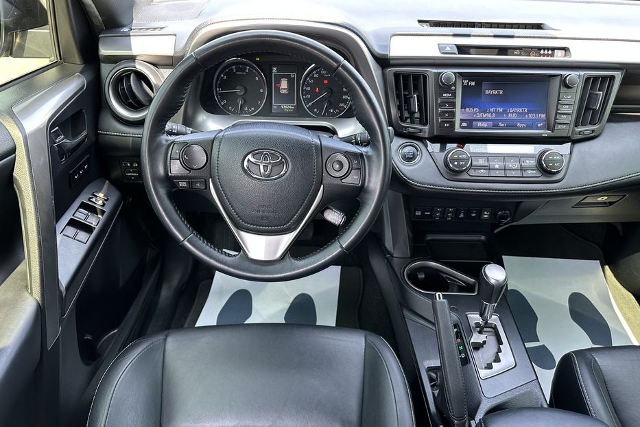 Продам Toyota Rav 4 4х4 Premium 2017 года в Киеве