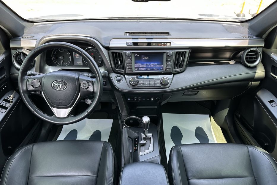 Продам Toyota Rav 4 4х4 Premium 2017 года в Киеве