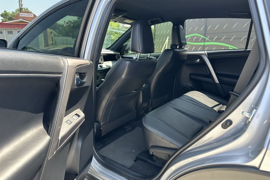 Продам Toyota Rav 4 4х4 Premium 2017 года в Киеве