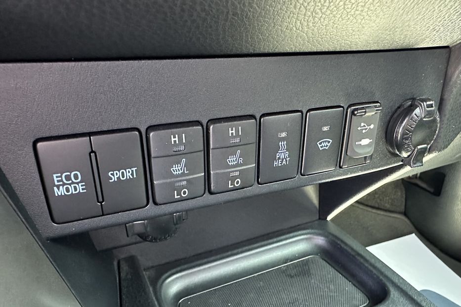 Продам Toyota Rav 4 4х4 Premium 2017 года в Киеве